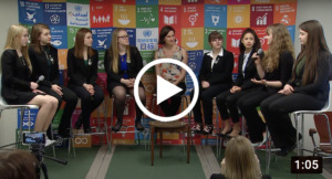 giovani ragazze discutono gli obiettivi di agenda 2030